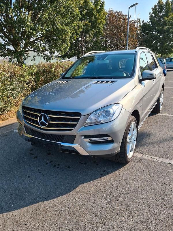 Grau Gebraucht 2012 Mercedes ML350 SUV | 16.150 € (Superpreis) - Bild 1/4