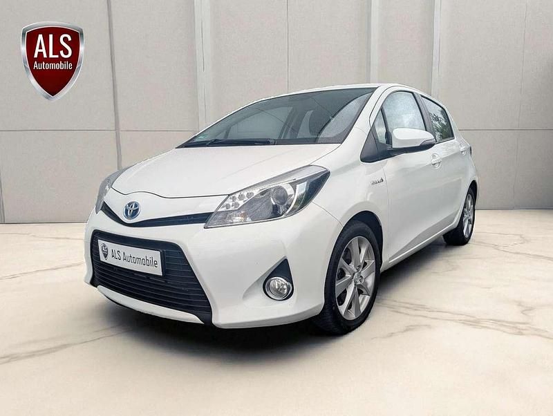 Super white 2 Gebraucht 2013 Toyota Yaris Hybrid Club Kleinwagen | 10.000 € (Fairer Preis) - Bild 1/4