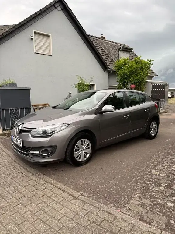 Gebraucht Renault Mégane Dynamique 116 PS (85 kW) 2014 Grau Limousine