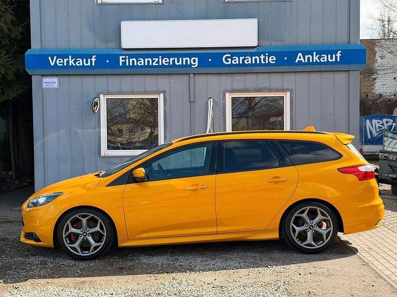 Gebraucht Ford Focus ST 250 PS (183 kW) 2013 Gelb Kombi