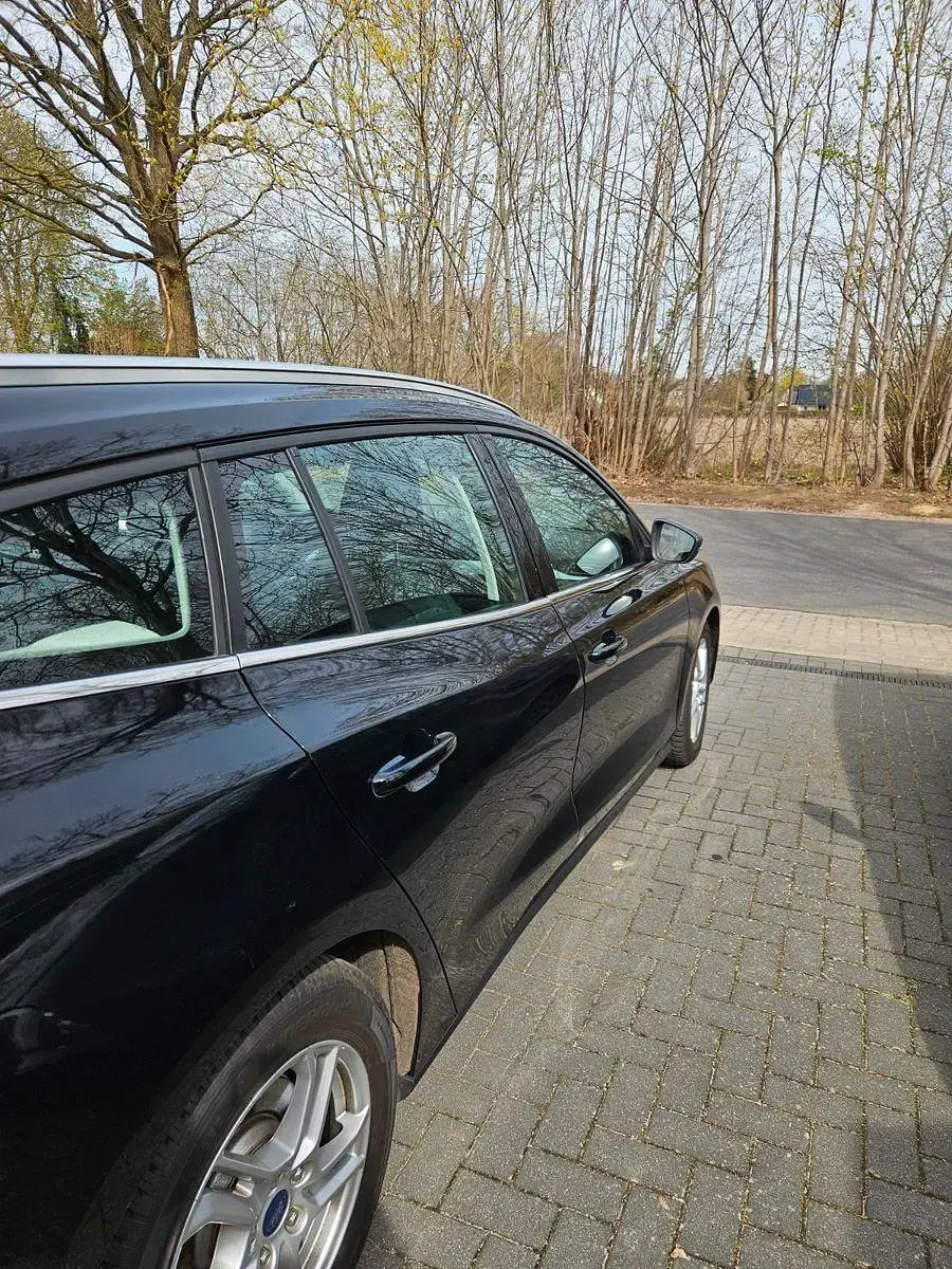 Używany Ford Focus Cool & Connect 150 KM (110 kW) 2019 Czarny Kombi