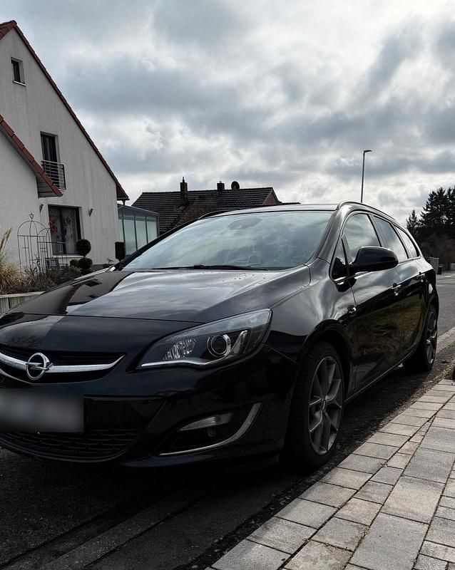 Gebraucht Opel Astra 165 PS (121 kW) 2013 Schwarz Kombi