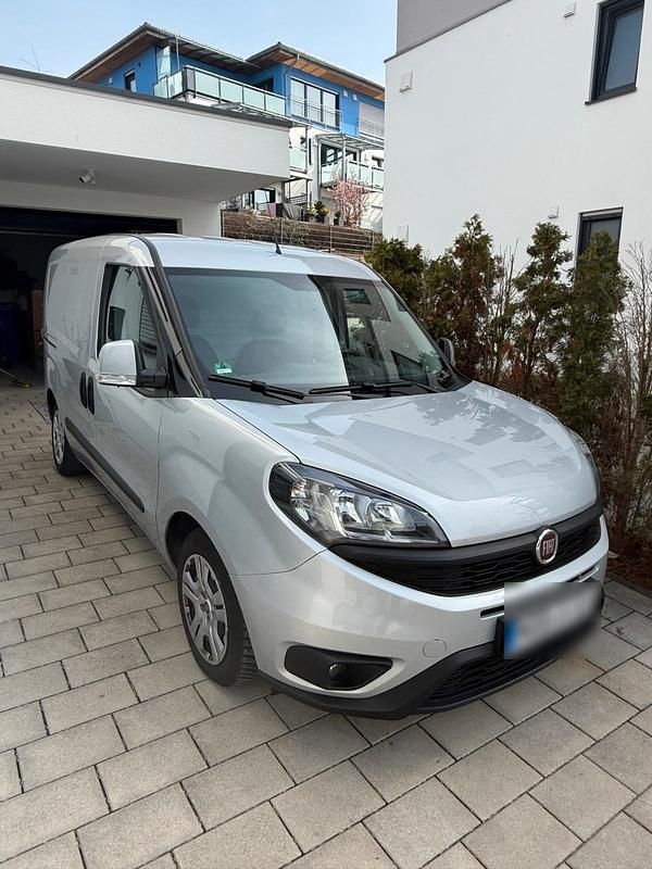 Gebraucht Fiat Doblò 74 PS (54 kW) 2022 Silber Van / Kleinbus