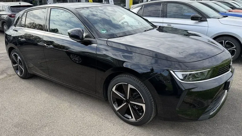 Gebraucht Opel Astra Elegance 131 PS (96 kW) 2023 Schwarz Kleinwagen
