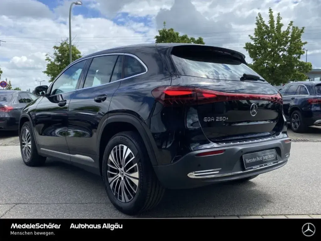 Gebraucht Mercedes EQA250 139 kW (190 PS) 2025 lack kosmosschwarz (metallic) SUV