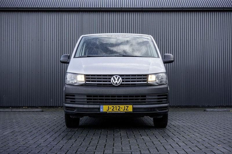 Gebraucht VW Transporter 102 PS (75 kW) 2019 Grau Van