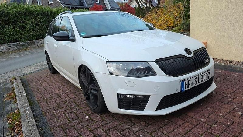 Weiß Gebraucht 2016 Skoda Octavia RS Kombi | 14.800 € (Fairer Preis) - Bild 1/4