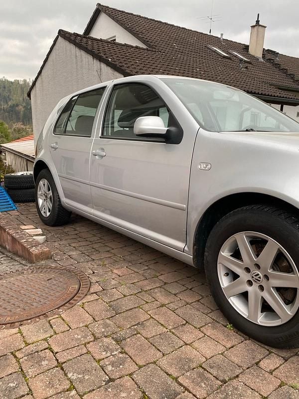 Second-hand VW Golf 101 CP (74 kW) 2003 Gri Coupe