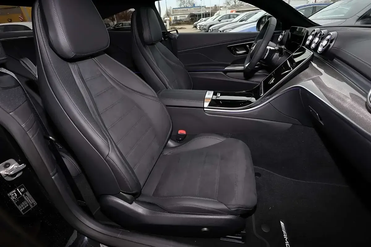 Gebraucht Mercedes CLE300 AMG 258 PS (189 kW) 2026 Metalliclack obsidianschwarz Coupé