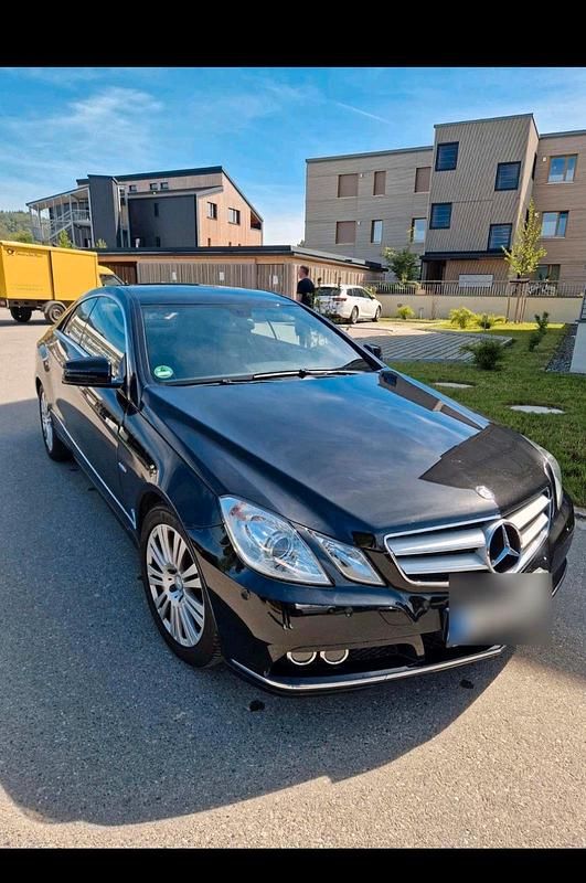 Gebraucht 2010 Mercedes E200 Coupé | 8.800 € (Fairer Preis) - Bild 1/4