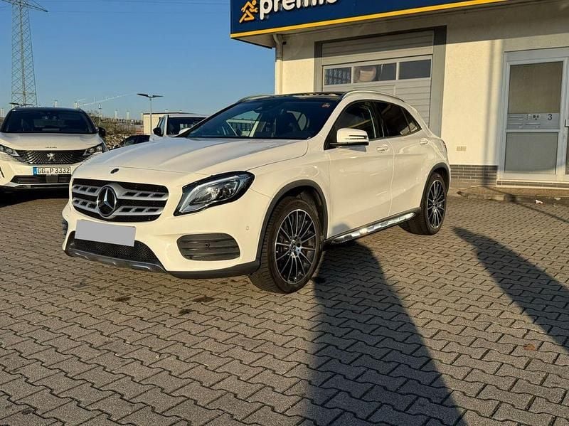 Weiß Gebraucht 2018 Mercedes GLA220 Sport SUV | 23.900 € (Fairer Preis) - Bild 1/4