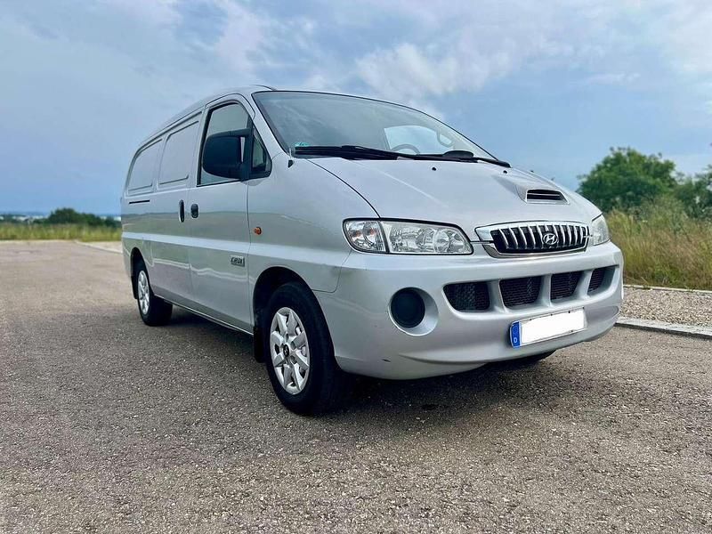 Silber Gebraucht 2006 Hyundai H-1 Van / Kleinbus | 2.750 € (Fairer Preis) - Bild 1/4