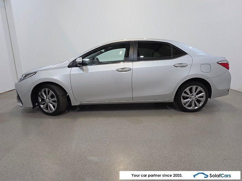 Używany Toyota Corolla Lounge 132 KM (97 kW) 2016 Szary Sedan/Limuzyna