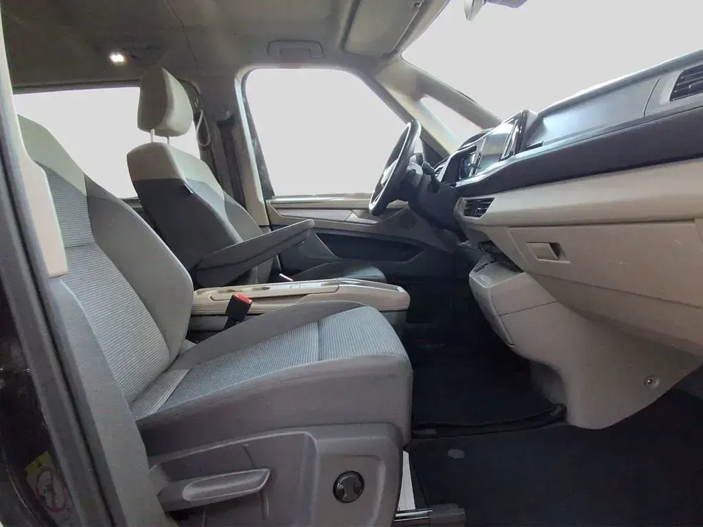 Gebraucht VW Multivan Basis 150 PS (110 kW) 2023 Schwarz Van / Kleinbus