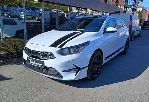 Gebraucht Kia Ceed Vision 140 PS (102 kW) 2022 Weiß Kleinwagen