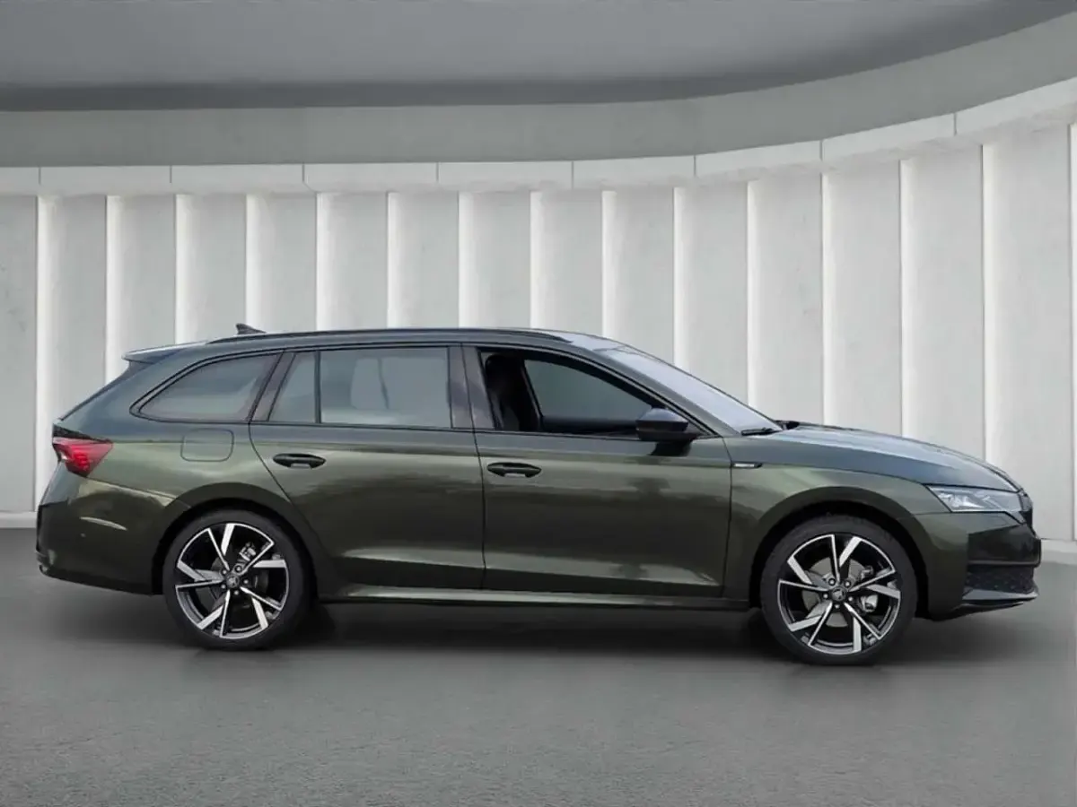 Gebraucht Skoda Octavia SportLine 150 PS (110 kW) 2026 Dunkelgruen Kombi