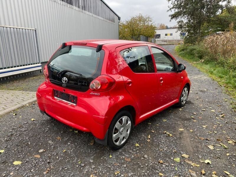 Gebraucht Toyota Aygo 68 PS (50 kW) 2007 Rot Kleinwagen