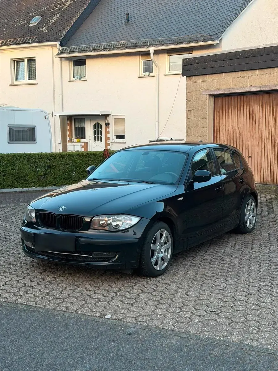Gebraucht BMW 116 122 PS (89 kW) 2010 Schwarz Kleinwagen