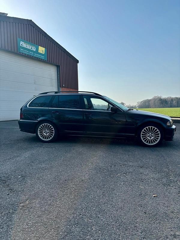 Second-hand BMW 330 184 CP (135 kW) 2000 Negru Break