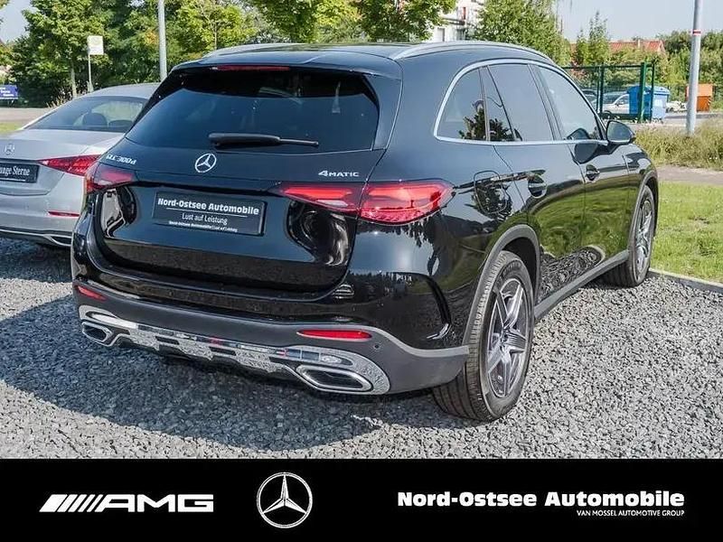 Second-hand Mercedes GLC300 AMG 269 CP (197 kW) 2024 Negru SUV