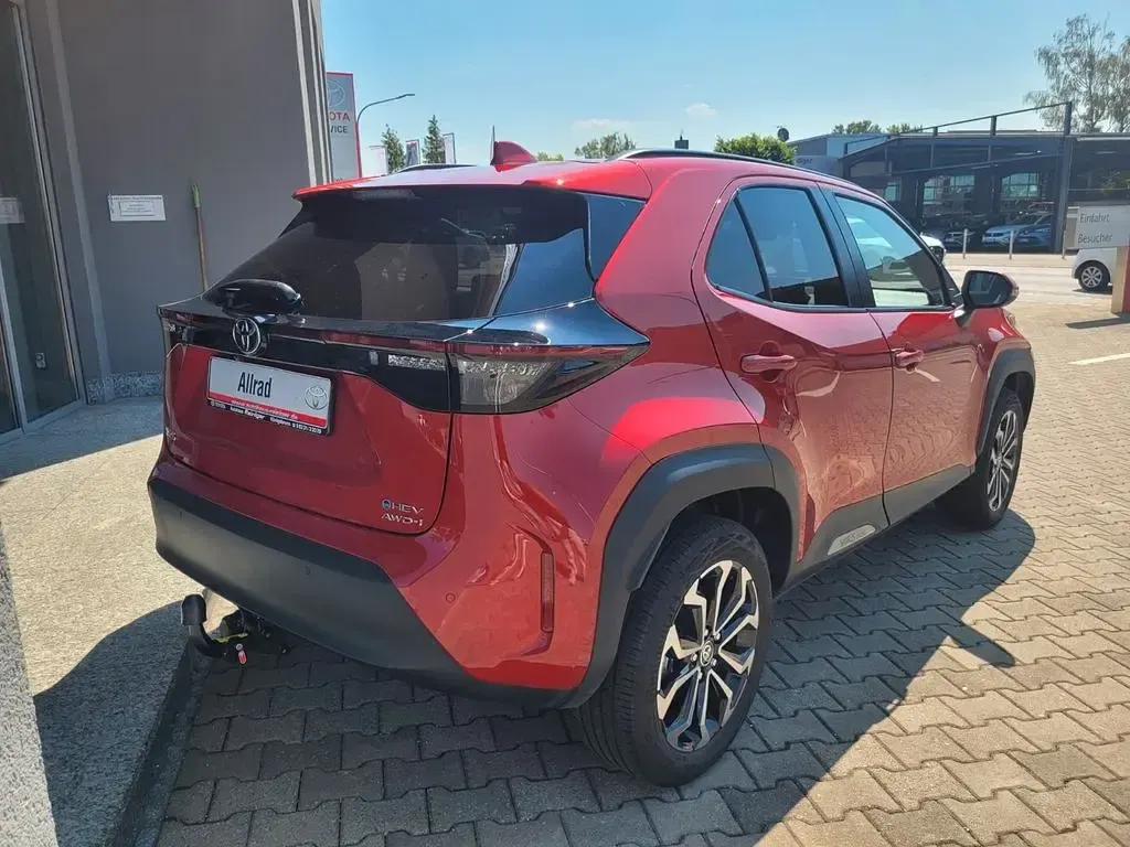 Gebraucht Toyota Yaris Cross Style 131 PS (96 kW) 2025 Rot metallic SUV