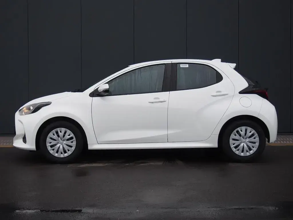 Gebraucht Toyota Yaris 72 PS (52 kW) 2023 Schneeweiß Kleinwagen