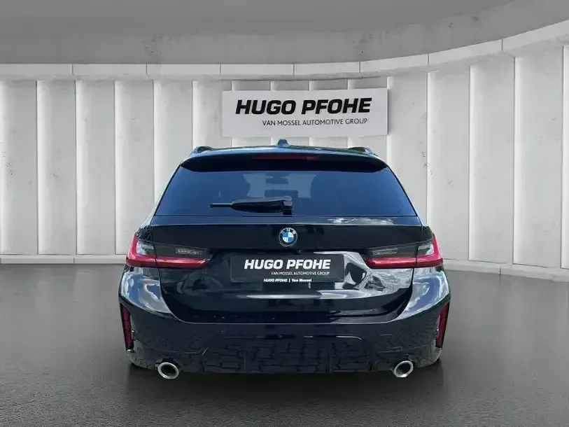Gebraucht BMW 330 M Sport 286 PS (210 kW) 2024 Black sapphire metallic Kombi