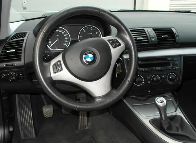 Gebraucht BMW 118 122 PS (89 kW) 2005 Schwarz metallic Kleinwagen