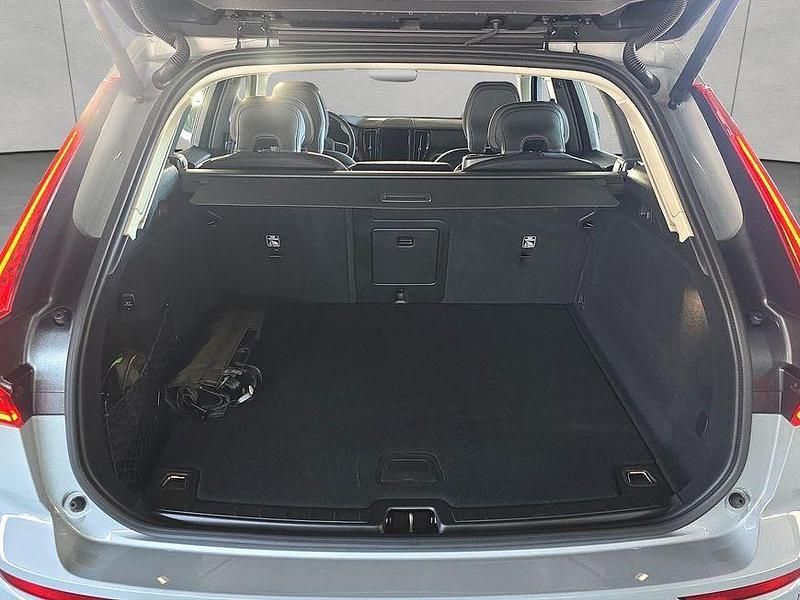 Gebraucht Volvo XC60 Core 250 PS (183 kW) 2024 Grau SUV