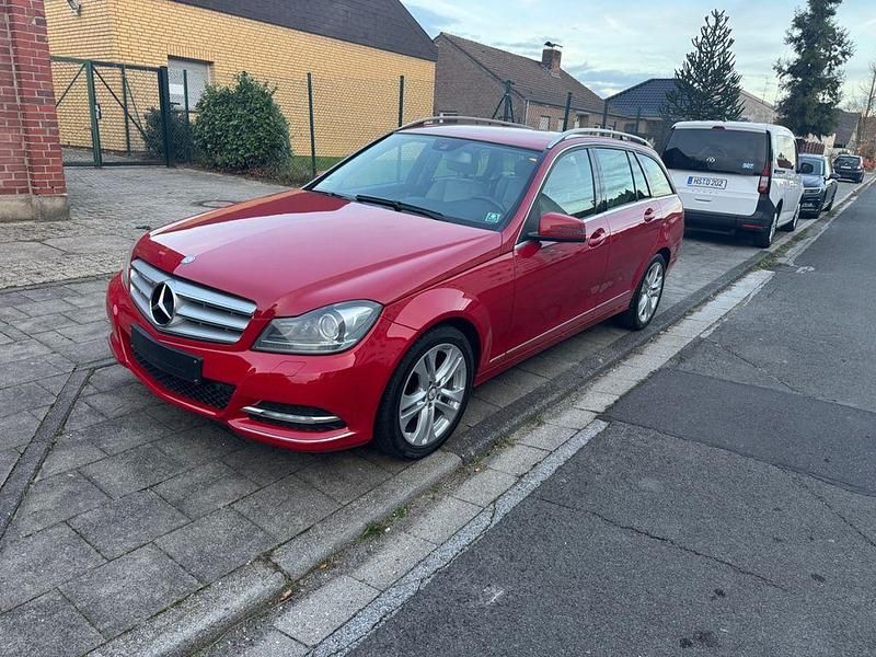 Rot Gebraucht 2012 Mercedes C220 Limousine | 6.500 € (Guter Preis) - Bild 1/4
