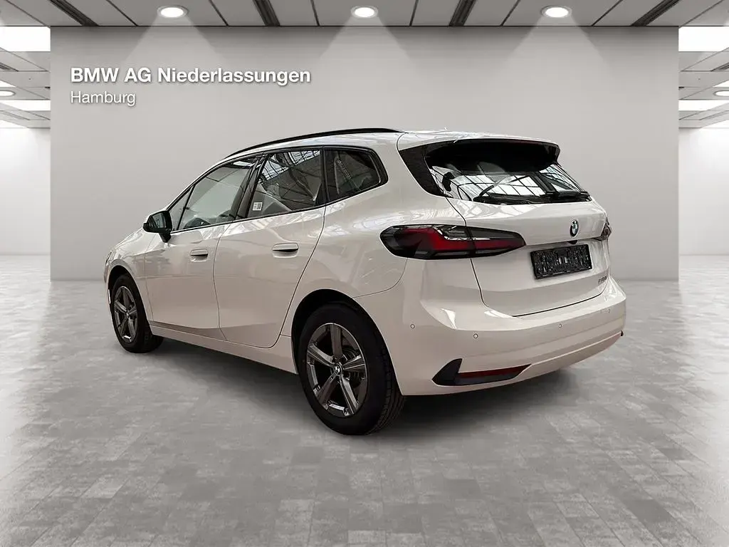 Gebraucht BMW 220 Active Tourer Luxury Line 156 PS (114 kW) 2025 Weiß Van / Kleinbus