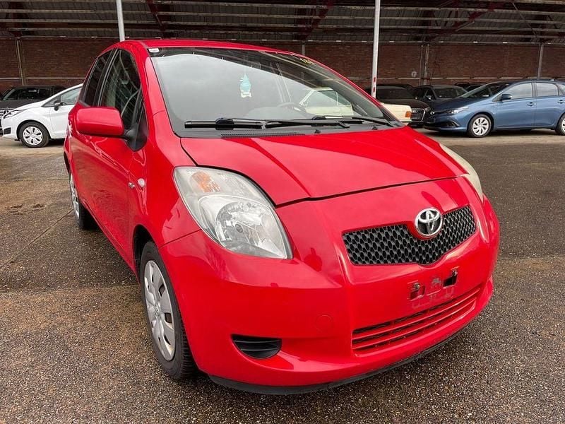 Gebraucht Toyota Yaris Luna 90 PS (66 kW) 2008 Rot Limousine