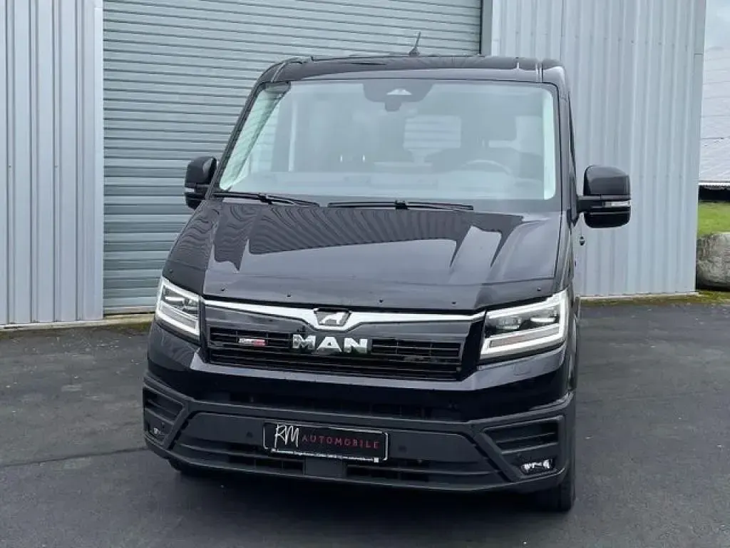 Używany MAN TGE 177 KM (130 kW) 2025 Czarny Van