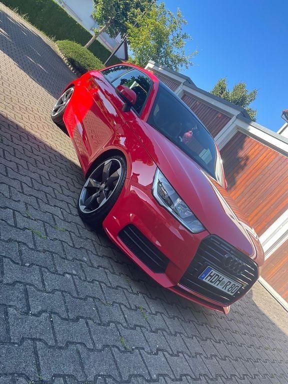 Gebraucht Audi A1 Sport 82 PS (60 kW) 2018 Rot Kleinwagen