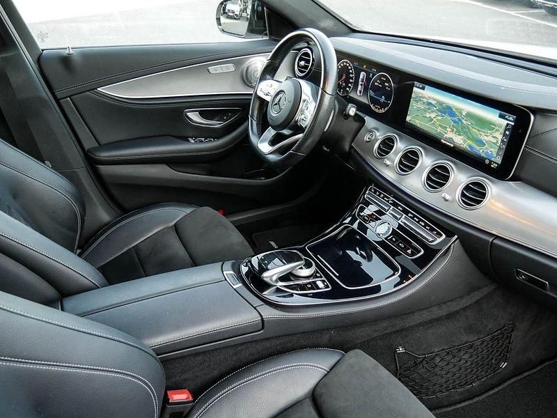 Gebraucht Mercedes E200 AMG 184 PS (135 kW) 2019 Unilack polarweiß Limousine