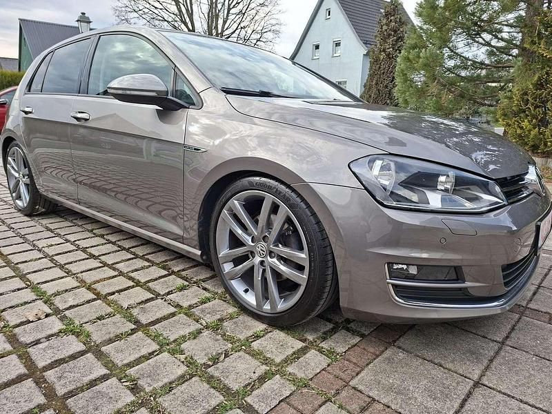 Second-hand VW Golf VII LOUNGE 125 CP (91 kW) 2015 Verde Hatchback