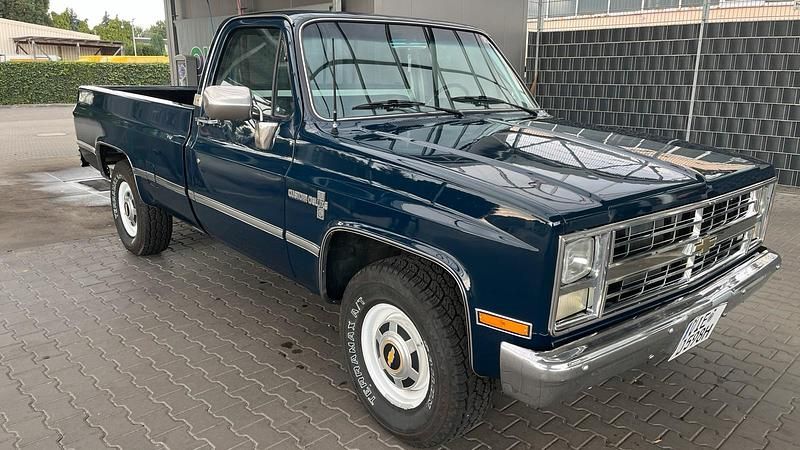 Blau Gebraucht 1986 Chevrolet C20 SUV | 23.000 € - Bild 1/4