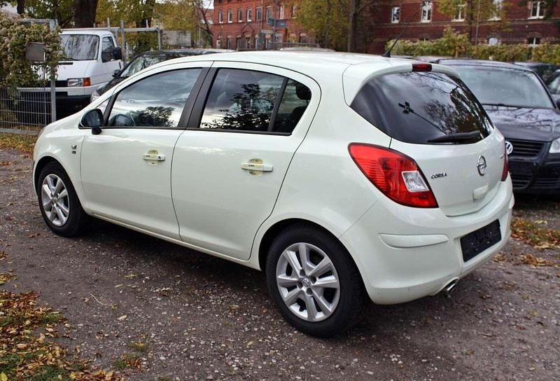 Gebraucht Opel Corsa 69 PS (50 kW) 2012 Grün Kleinwagen