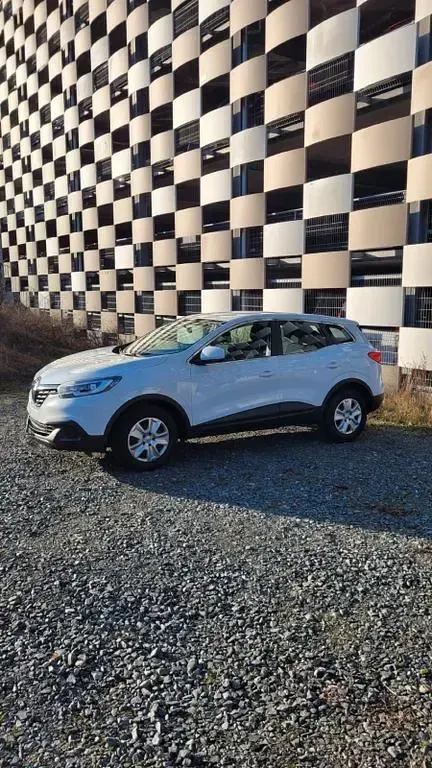 Gebraucht Renault Kadjar Life 131 PS (96 kW) 2016 Weiß SUV