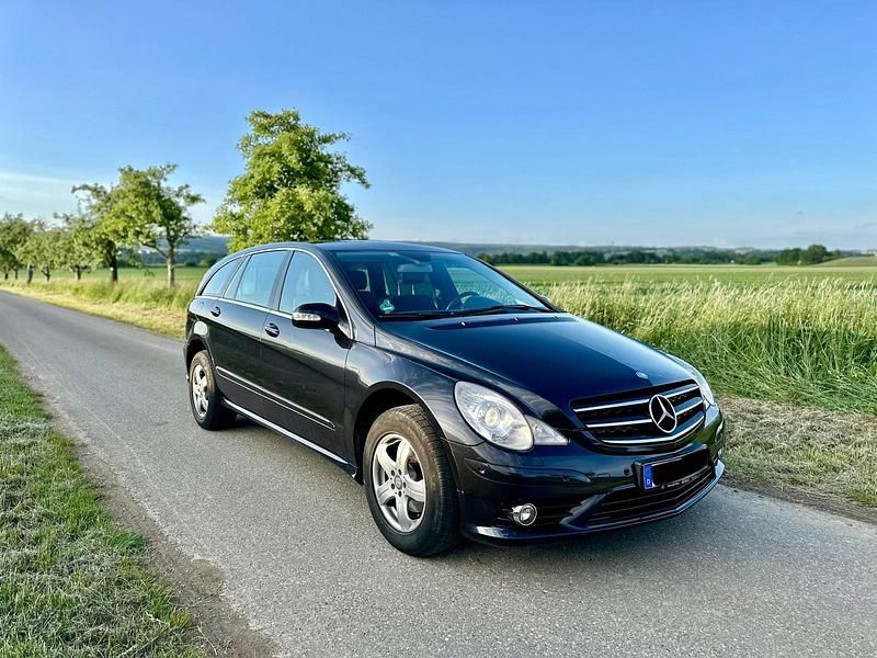 Schwarz Gebraucht 2009 Mercedes R350 Van / Kleinbus | 4.900 € - Bild 1/4