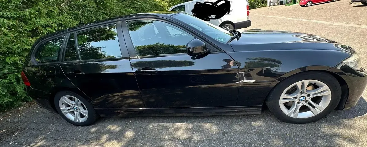 Gebraucht BMW 320 177 PS (130 kW) 2010 Schwarz Kombi