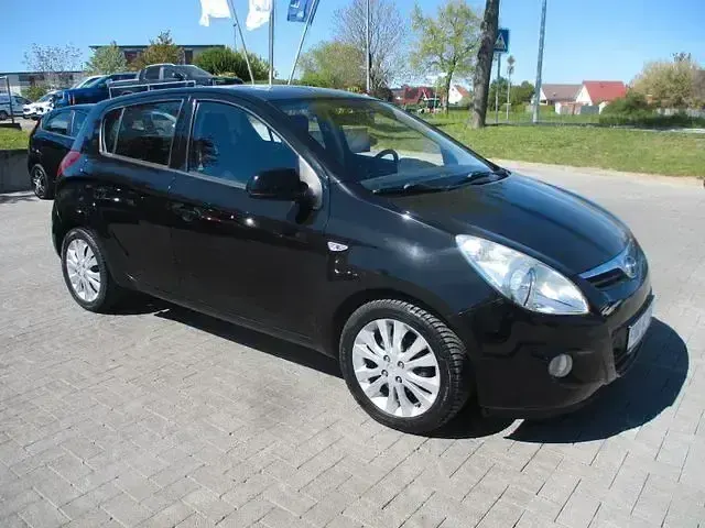 Gebraucht Hyundai i20 Style 101 PS (74 kW) 2009 Schwarz Kleinwagen