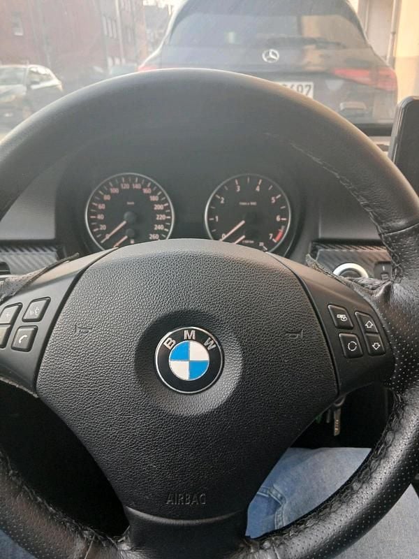 Schwarz Gebraucht 2006 BMW 320 Limousine | 1.999 € (Superpreis) - Bild 1/4