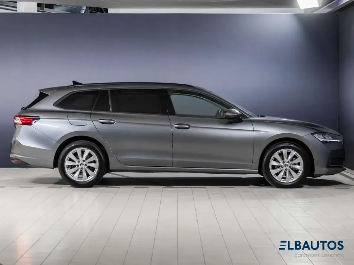 Gebraucht Skoda Superb 150 PS (110 kW) 2025 Graphitegrau Kombi