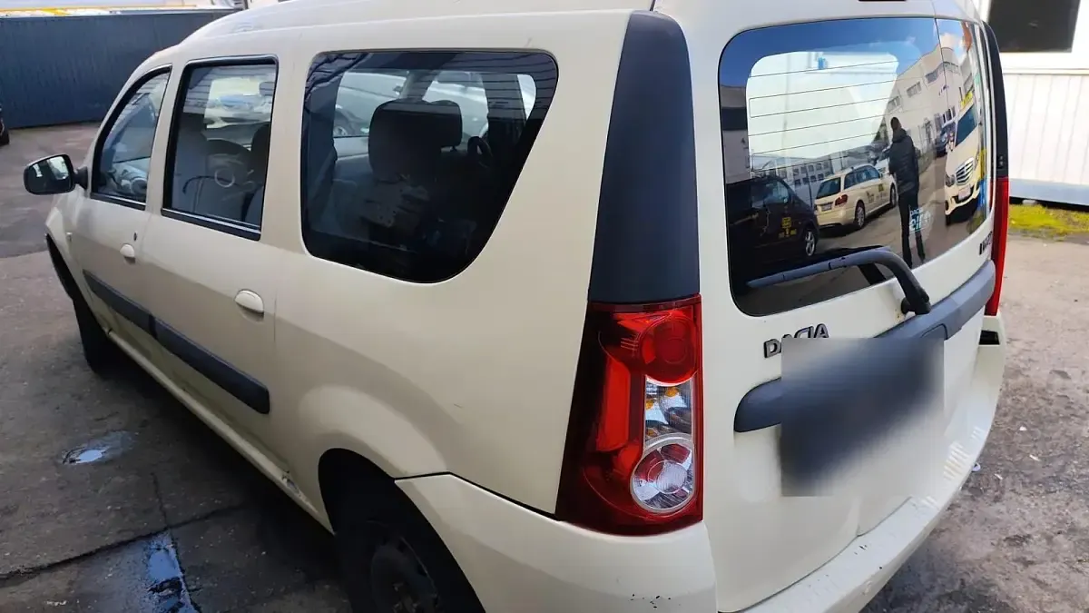 Second-hand Dacia Logan 84 CP (61 kW) 2010 Andere farben Break