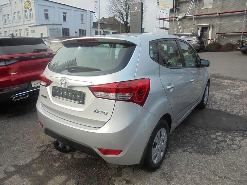Gebraucht Hyundai ix20 Techniq 125 PS (91 kW) 2014 Silber Kleinwagen