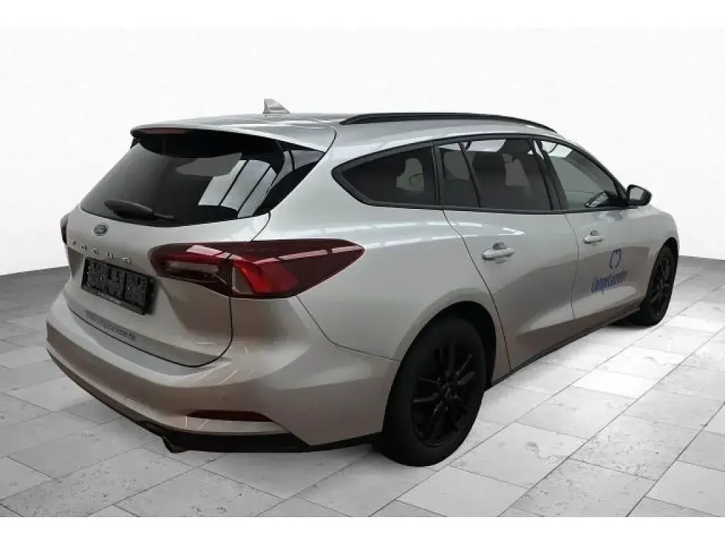 Gebraucht Ford Focus 120 PS (88 kW) 2022 Silber (metallic) Kombi