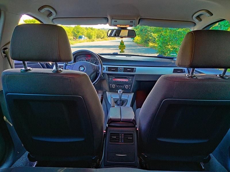 Gebraucht BMW 320 177 PS (130 kW) 2009 Schwarz Kombi