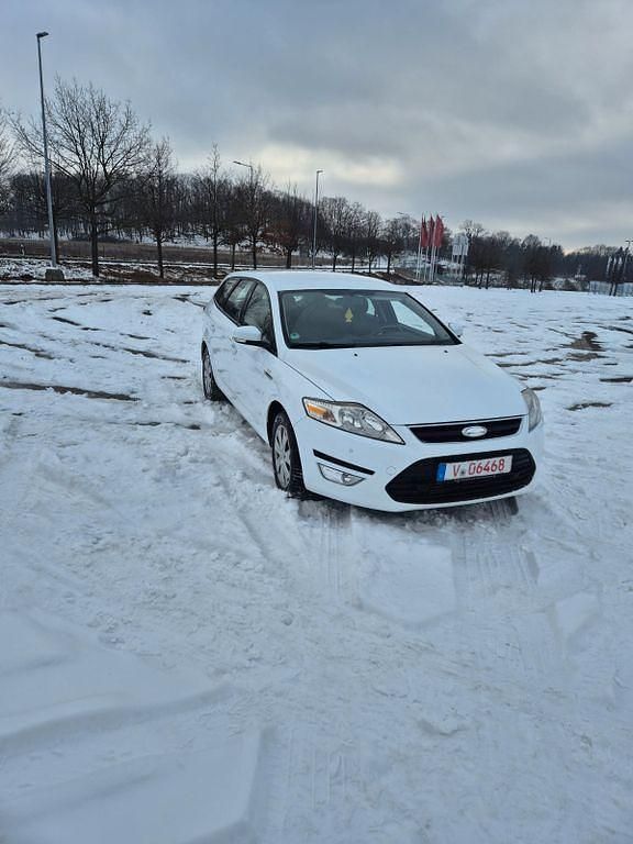 Gebraucht Ford Mondeo Ambiente 116 PS (85 kW) 2011 Weiß Limousine