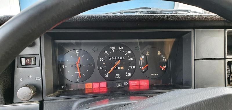 Gebraucht Volvo 244 112 PS (82 kW) 1982 Rot Limousine